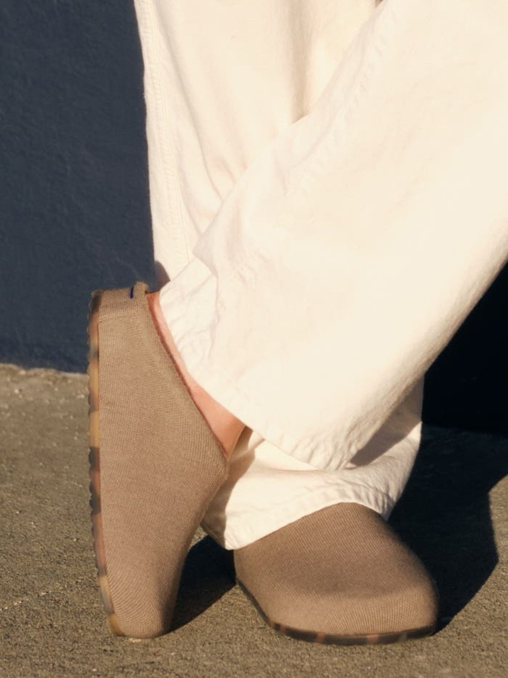 Like New! ROTHYS CASUAL CLOG - Picture 3 of 9